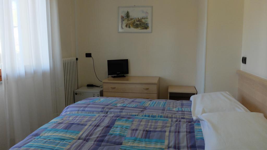 Hotel Dependance Montecatini Terme Zimmer foto