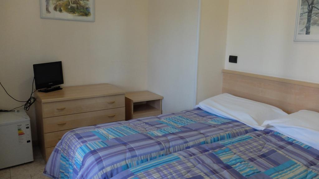 Hotel Dependance Montecatini Terme Zimmer foto