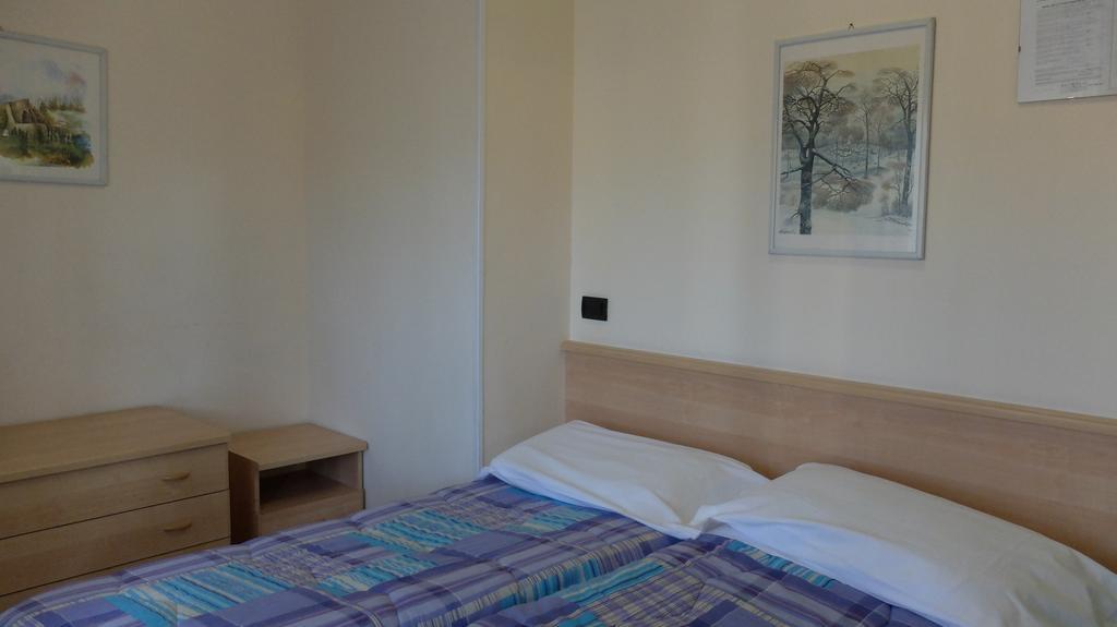 Hotel Dependance Montecatini Terme Zimmer foto
